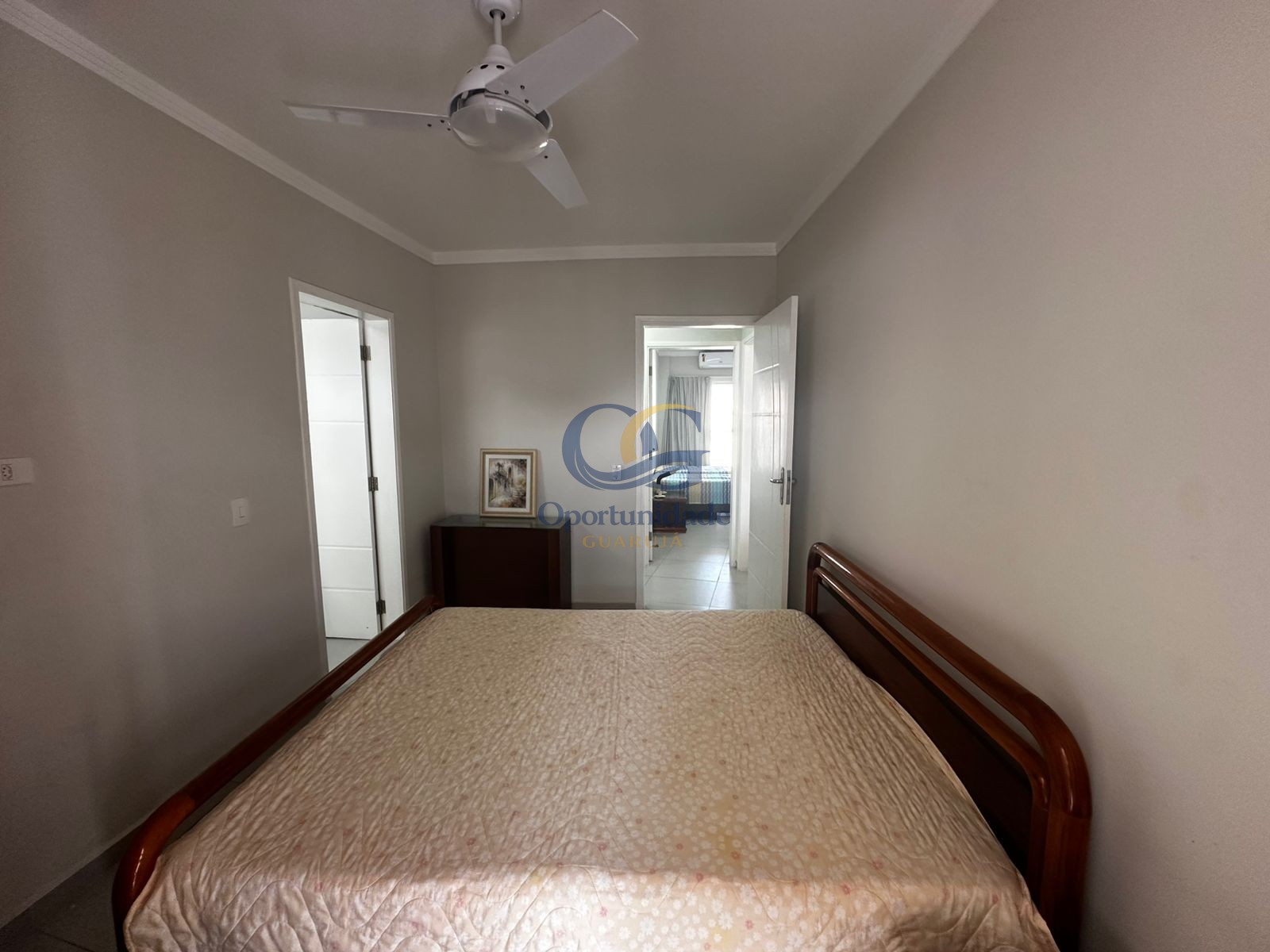 Apartamento na Praia das Pitangueiras, Guarujá - SP
