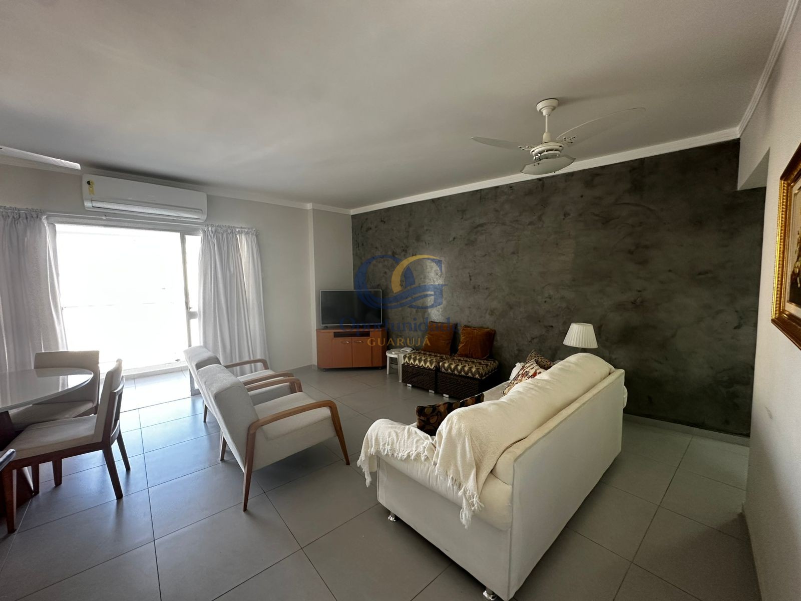 Apartamento na Praia das Pitangueiras, Guarujá - SP