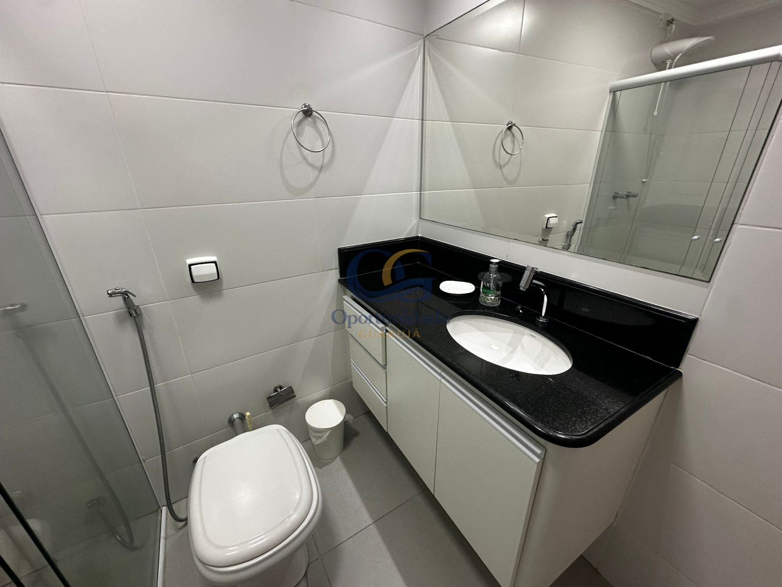 Apartamento na Praia das Pitangueiras, Guarujá - SP
