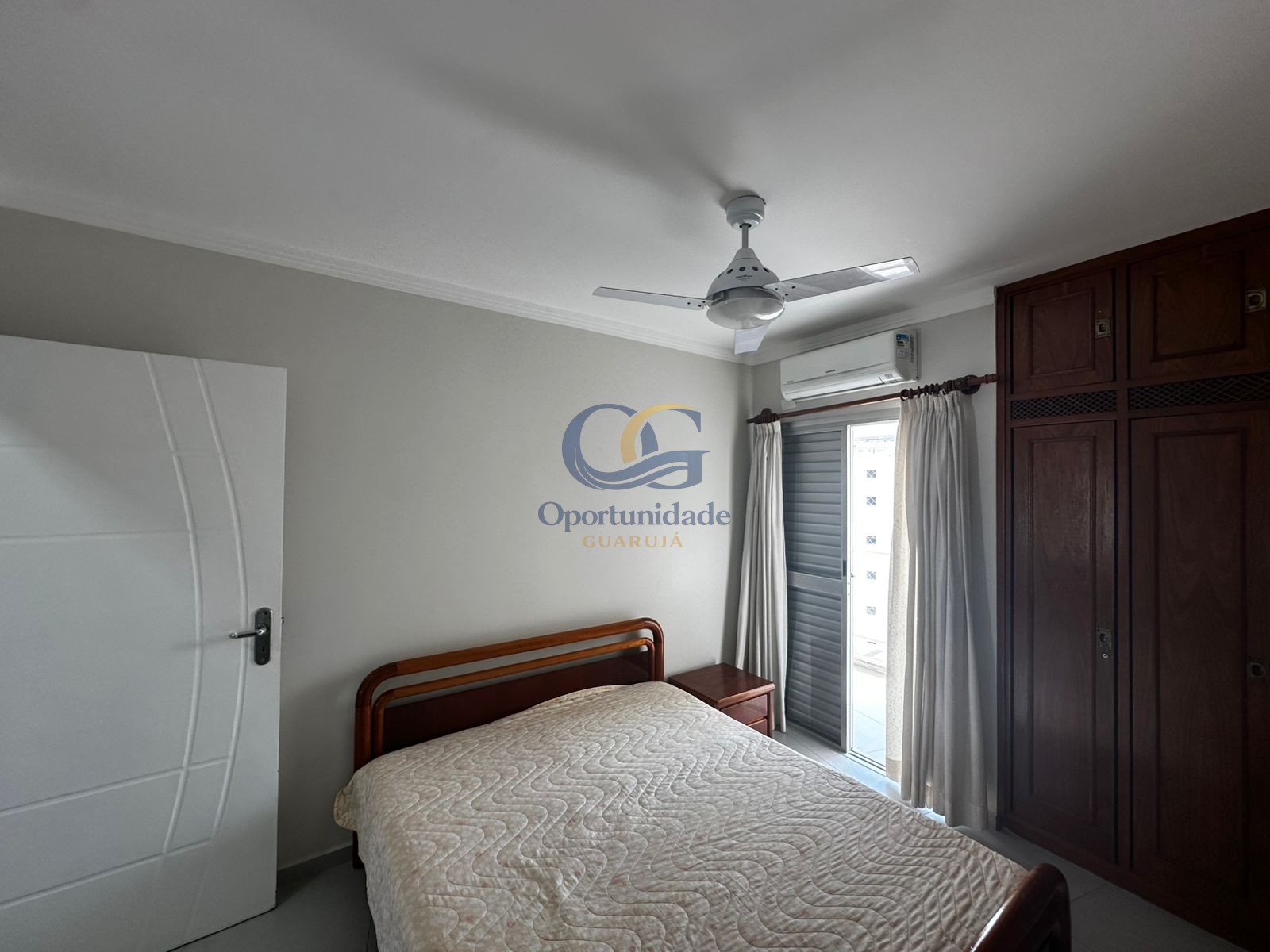 Apartamento na Praia das Pitangueiras, Guarujá - SP