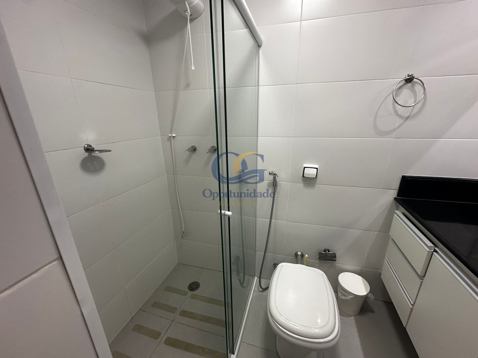 Apartamento na Praia das Pitangueiras, Guarujá - SP