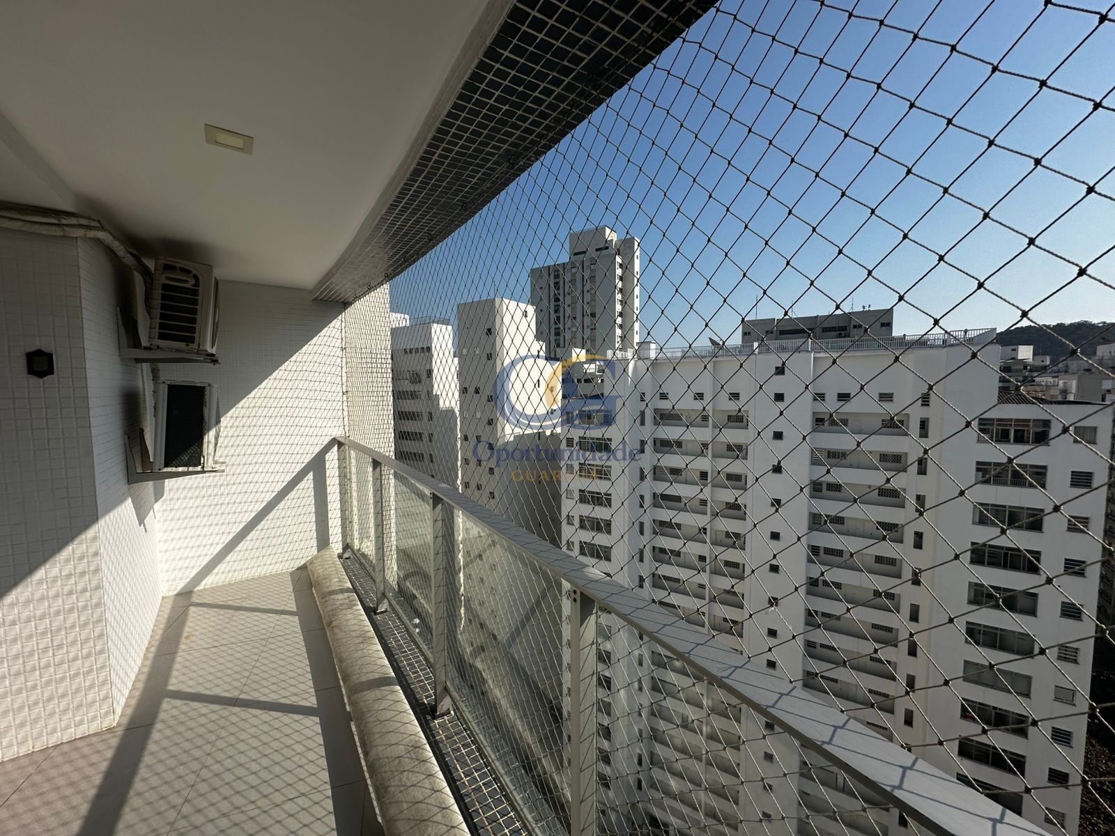 Apartamento na Praia das Pitangueiras, Guarujá - SP