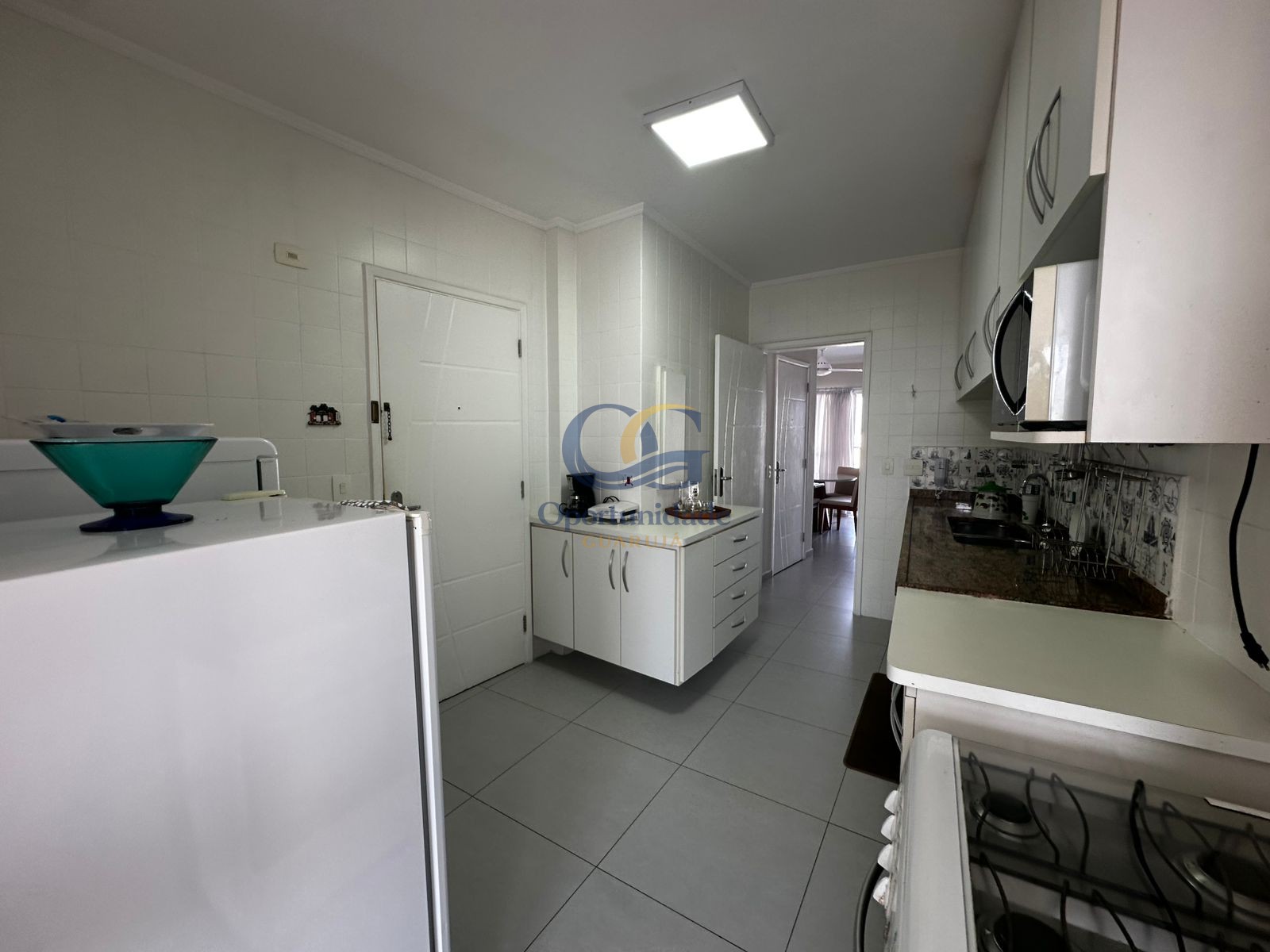 Apartamento na Praia das Pitangueiras, Guarujá - SP