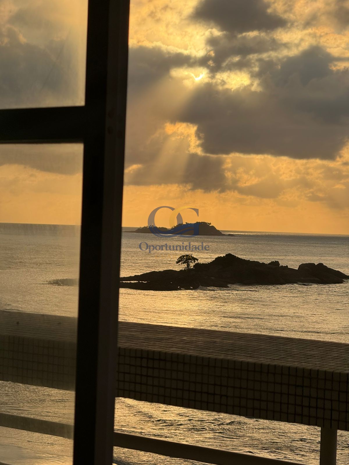 Apartamento Frente ao Mar nas Pitangueiras, Guarujá - SP