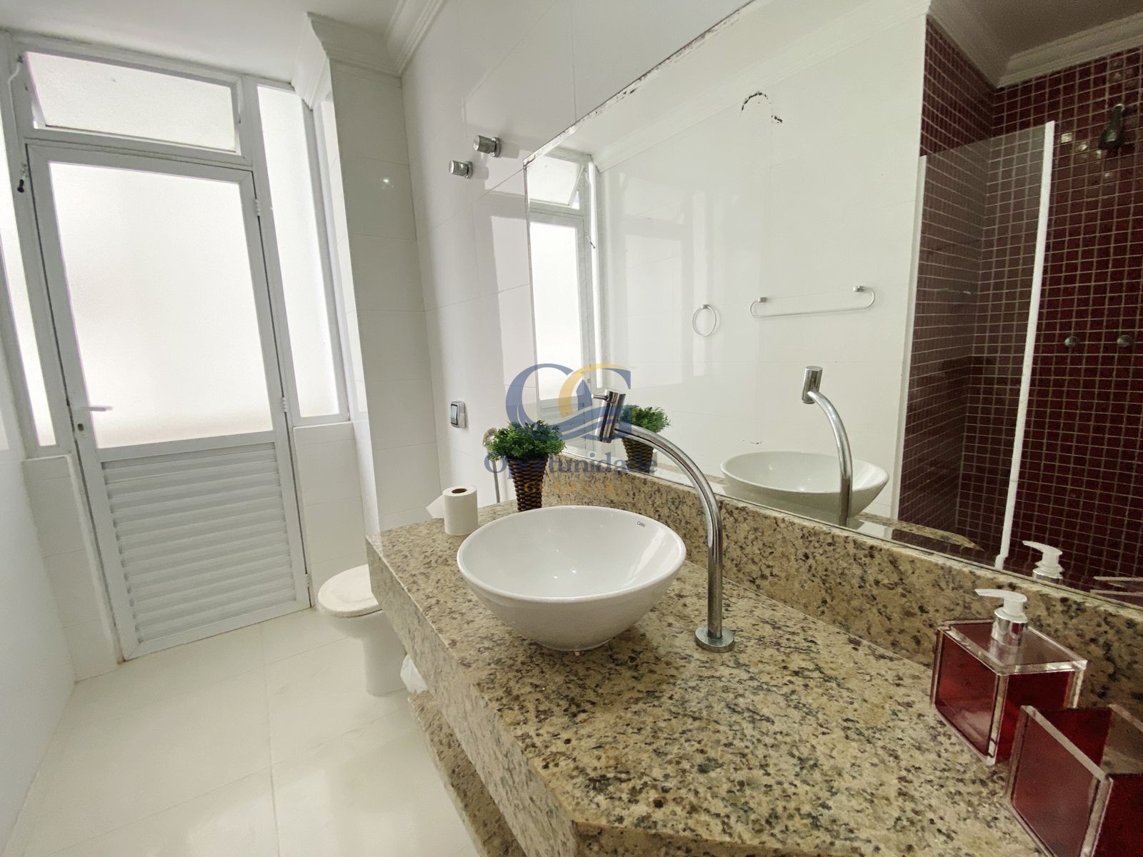 Apartamento Frente ao Mar nas Pitangueiras, Guarujá - SP