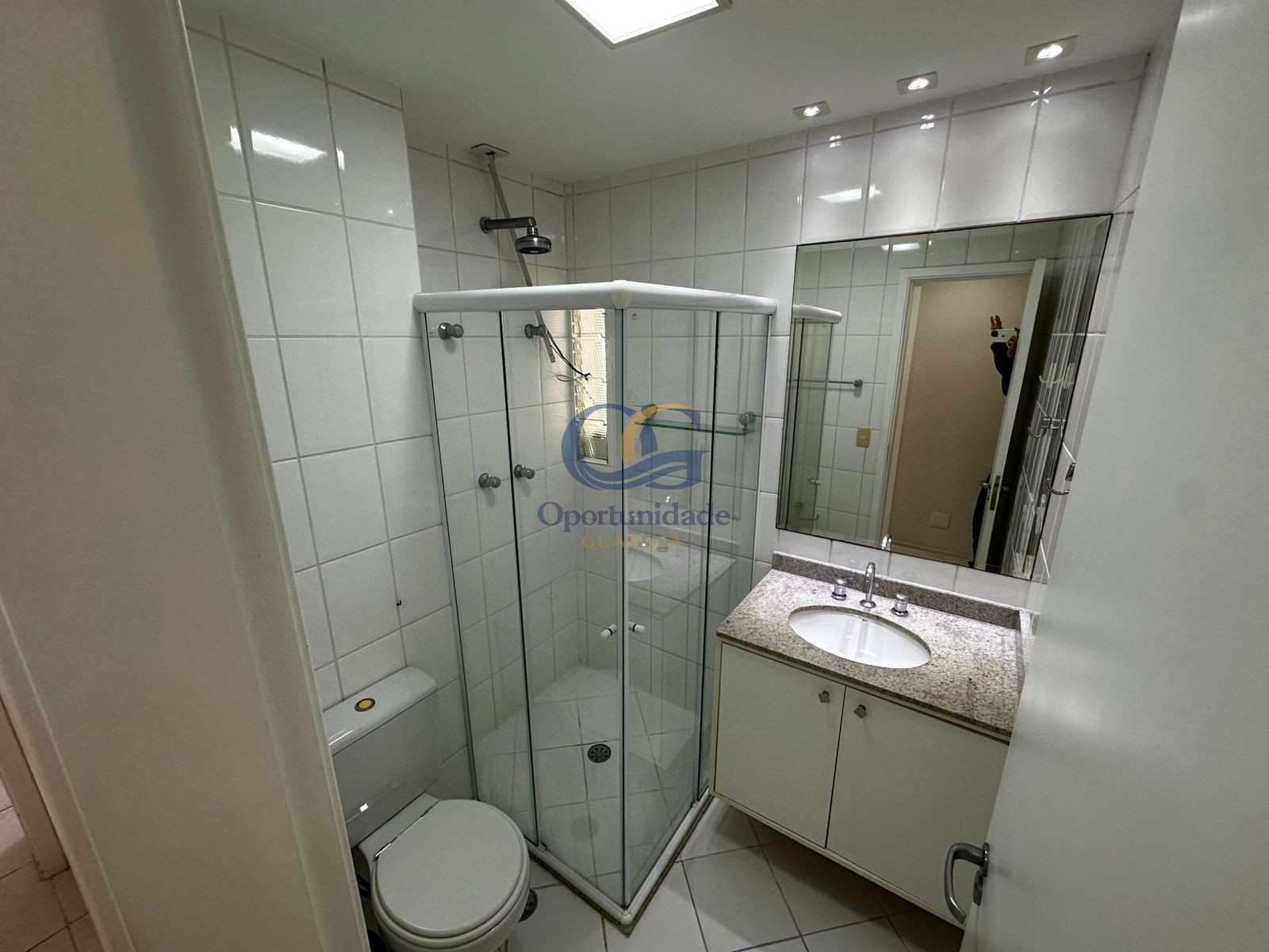 Apartamento Frente ao Mar, Praia das Astúrias Guarujá - SP
