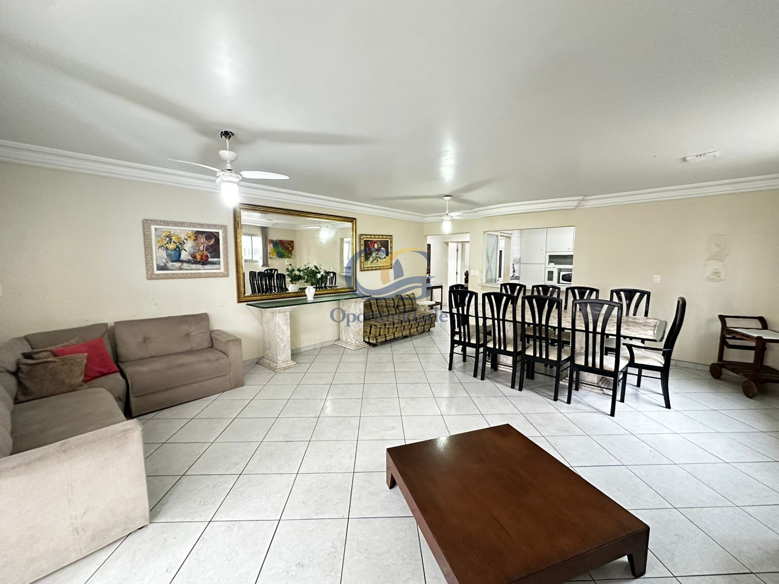 Apartamento na Praia das Pitangueiras, Guarujá - SP