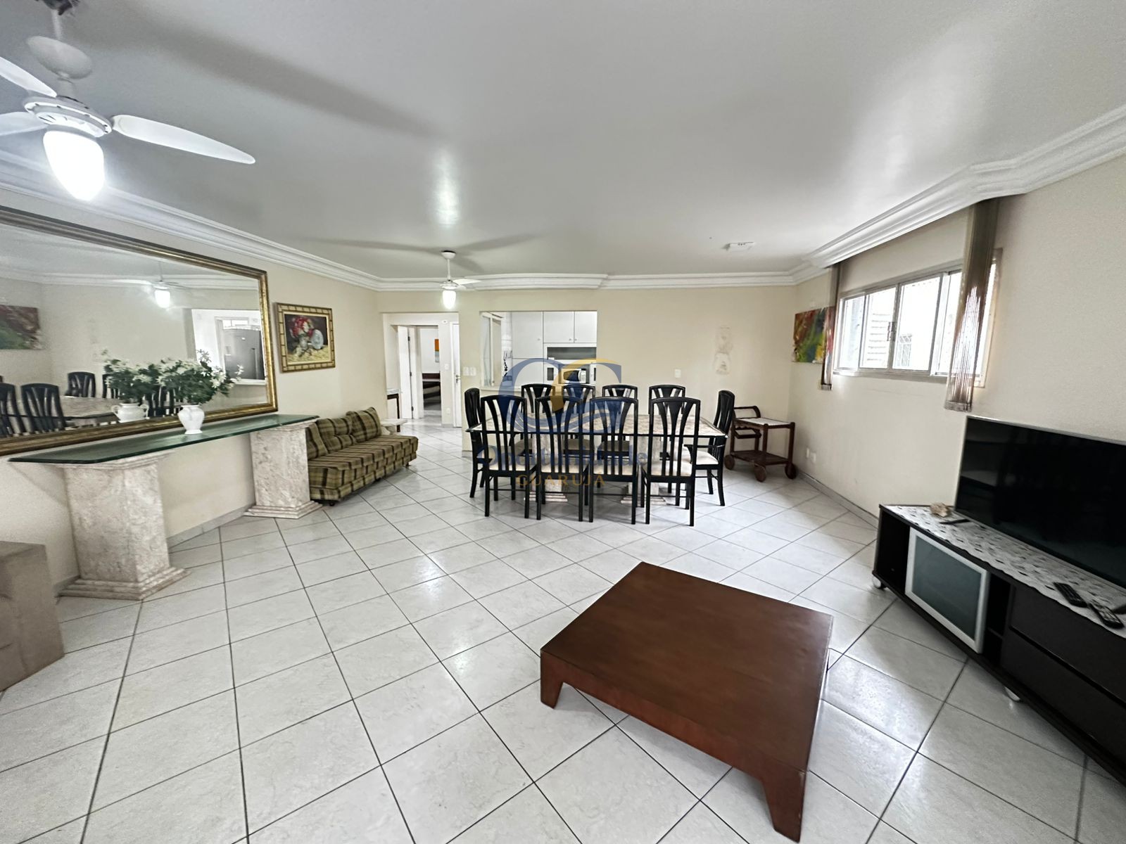 Apartamento na Praia das Pitangueiras, Guarujá - SP