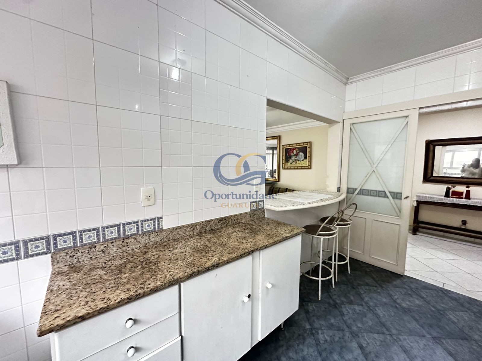 Apartamento na Praia das Pitangueiras, Guarujá - SP