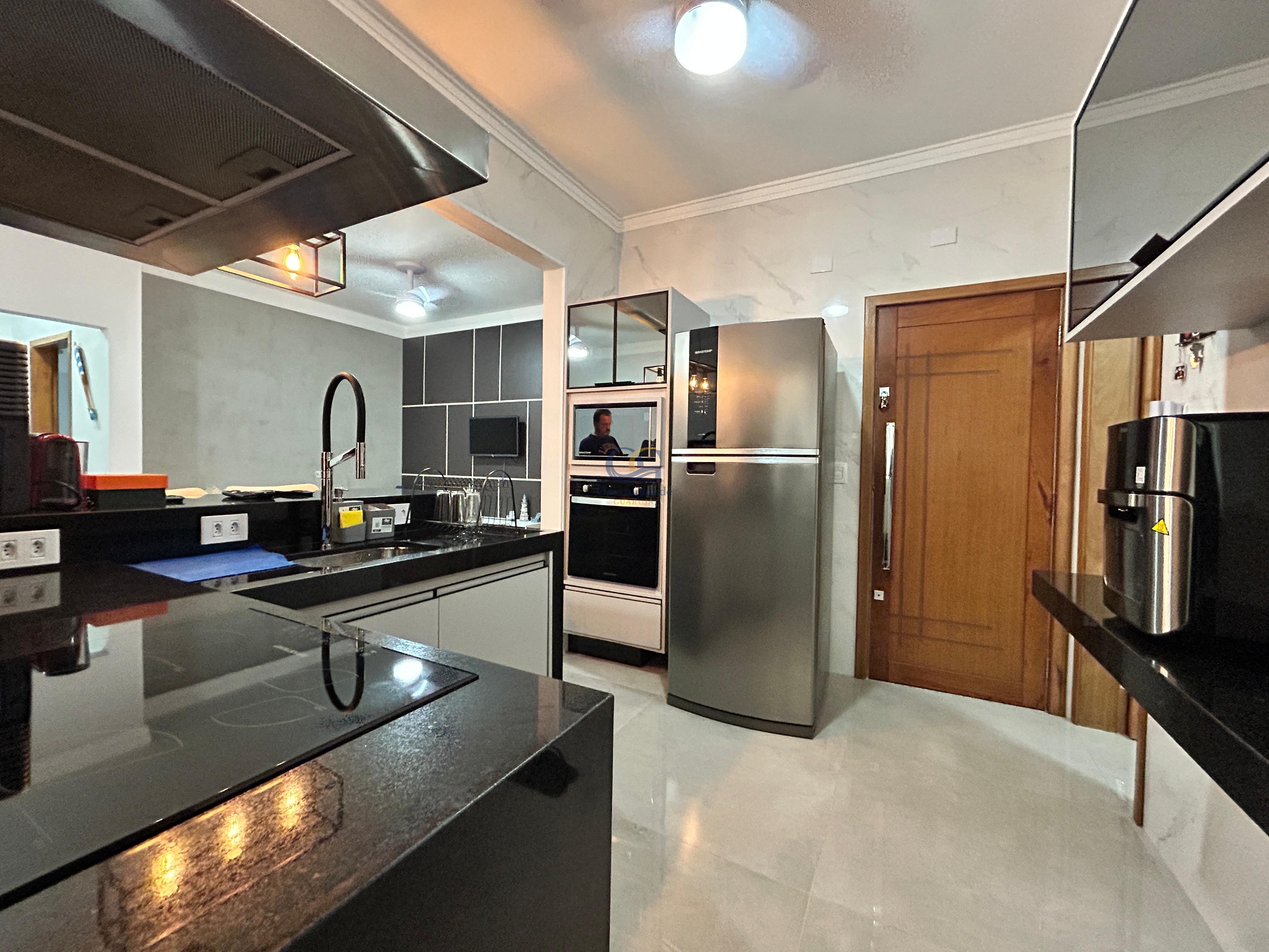 Apartamento na Praia das Pitangueiras, Guarujá - SP