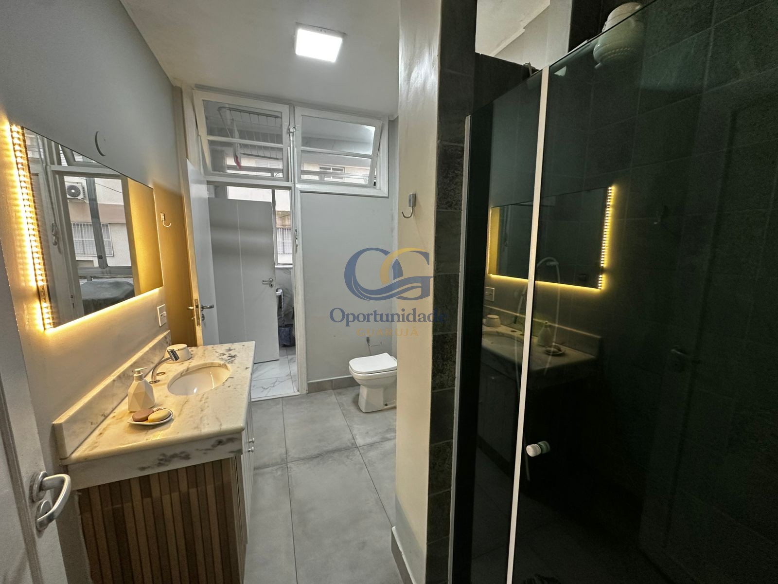 Apartamento na Praia das Pitangueiras, Guarujá - SP