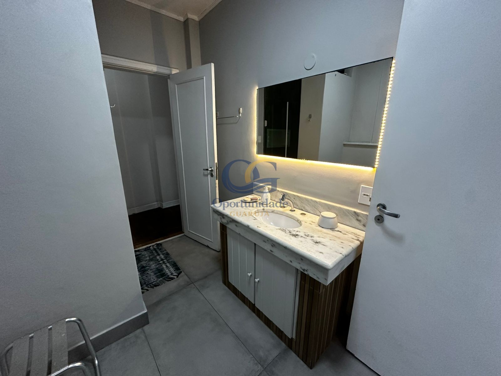 Apartamento na Praia das Pitangueiras, Guarujá - SP