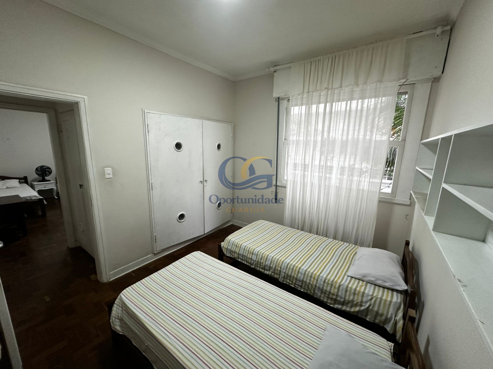 Apartamento na Praia das Pitangueiras, Guarujá - SP