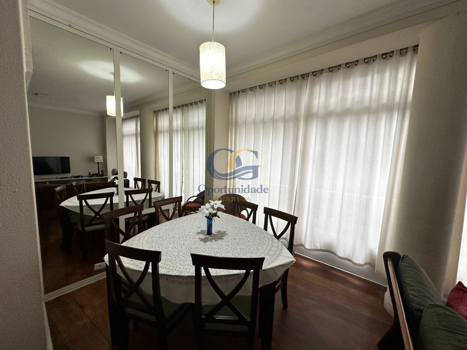 Apartamento na Praia das Pitangueiras, Guarujá - SP