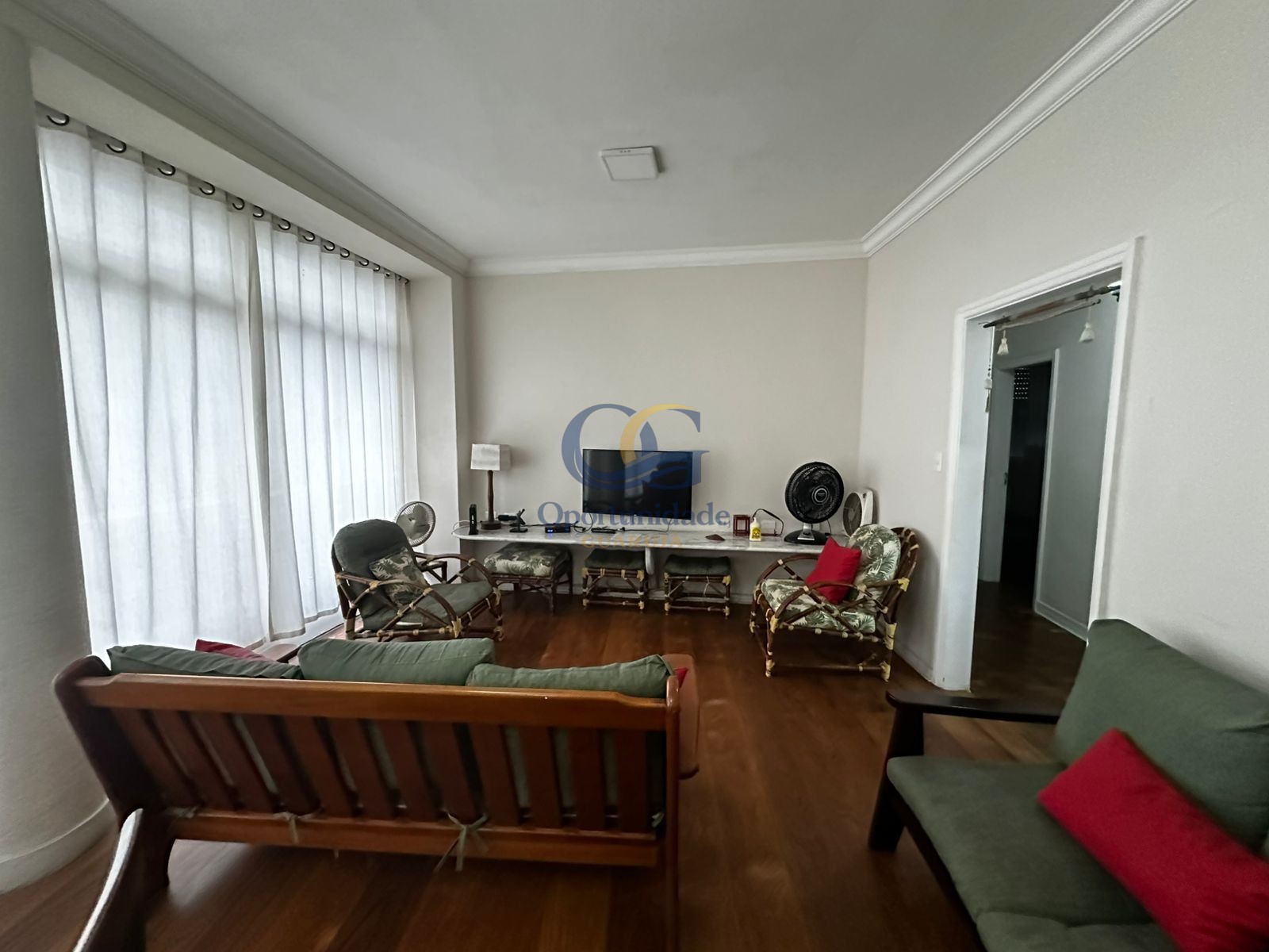 Apartamento na Praia das Pitangueiras, Guarujá - SP