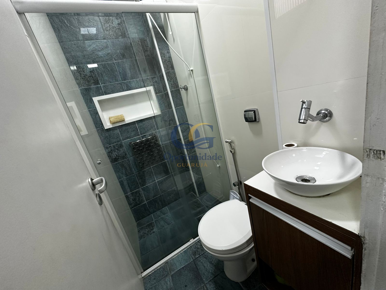 Apartamento na Praia das Pitangueiras, Guarujá - SP