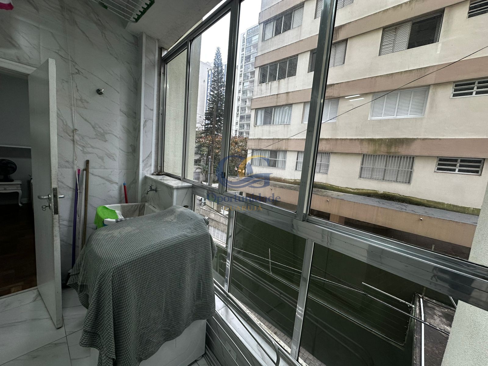 Apartamento na Praia das Pitangueiras, Guarujá - SP