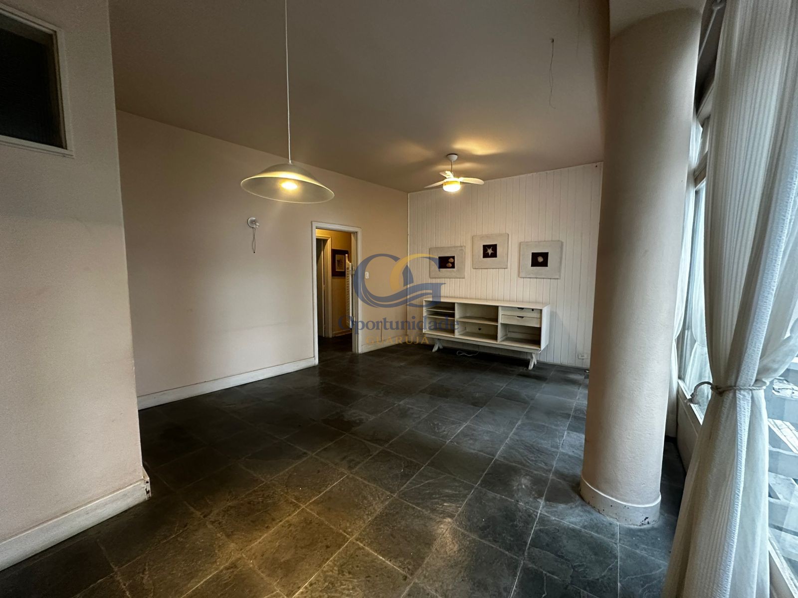 Apartamento na Praia das Pitangueiras, Guarujá - SP