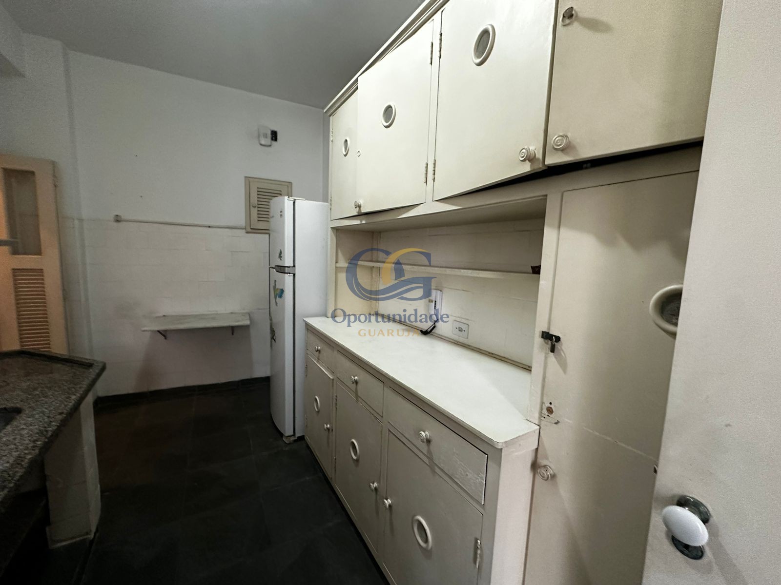 Apartamento na Praia das Pitangueiras, Guarujá - SP
