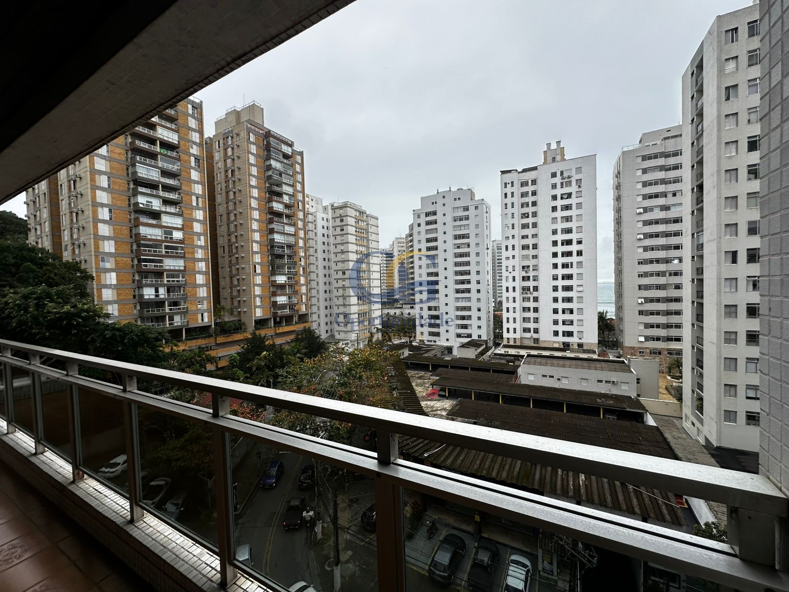 Apartamento na Praia das Pitangueiras, Guarujá - SP