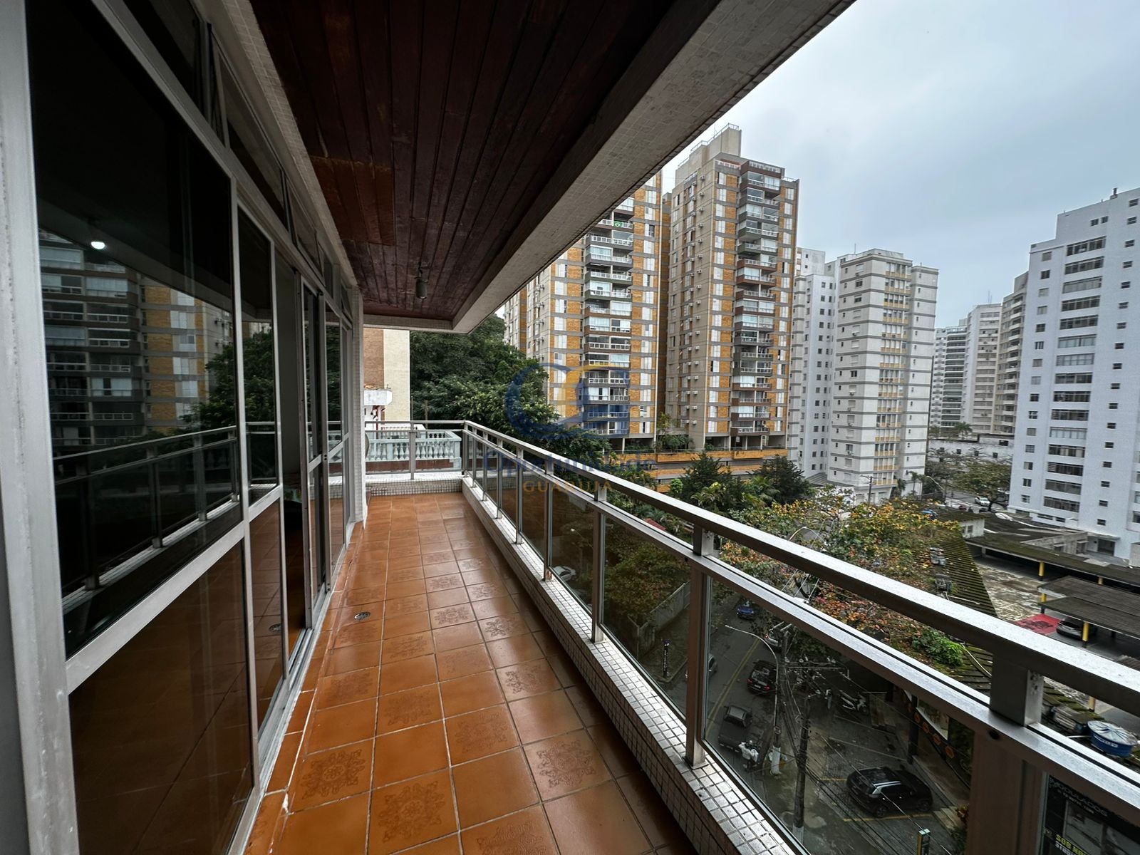 Apartamento na Praia das Pitangueiras, Guarujá - SP
