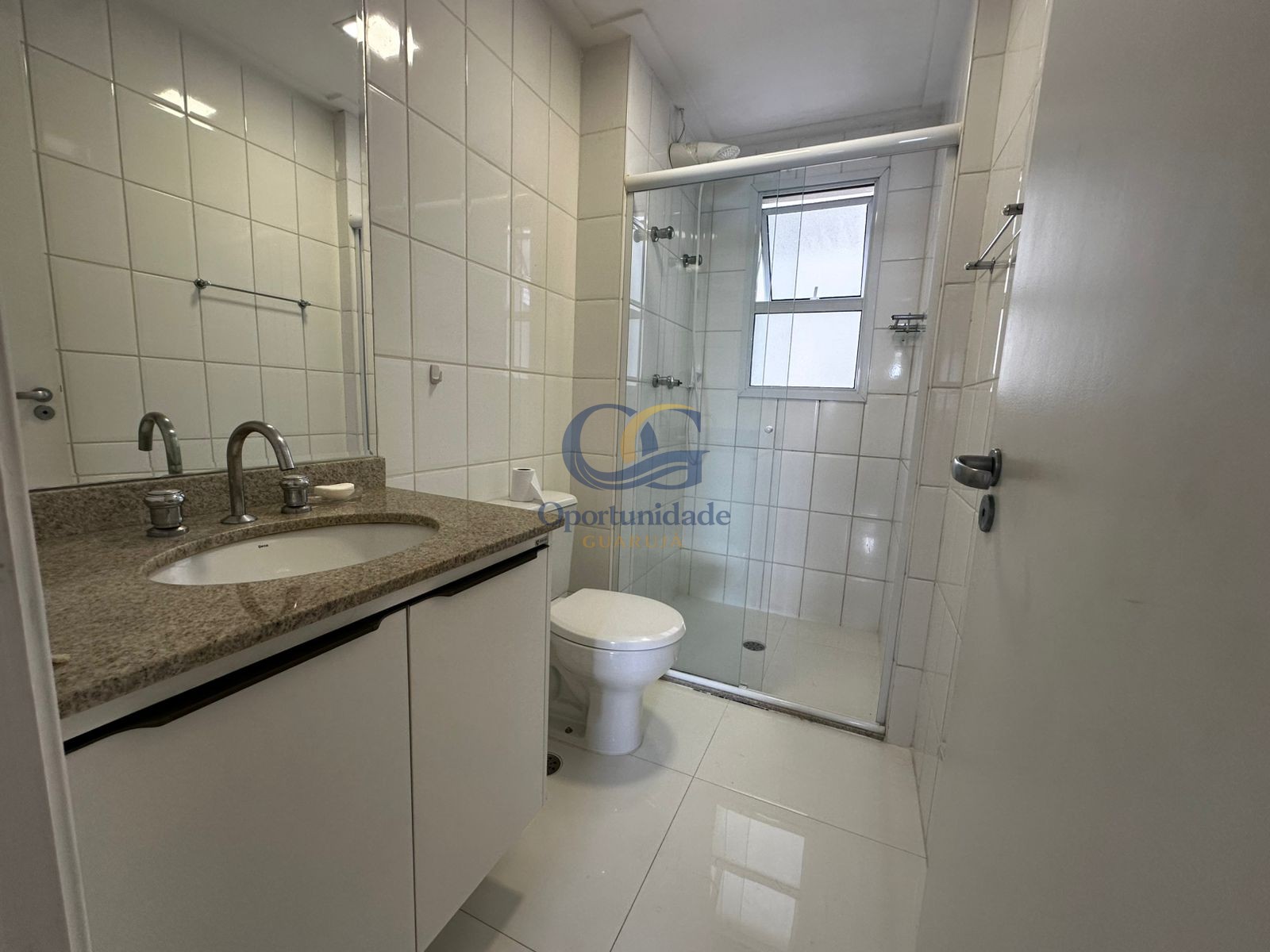 Apartamento Frente ao Mar, Praia das Astúria, Guarujá - SP