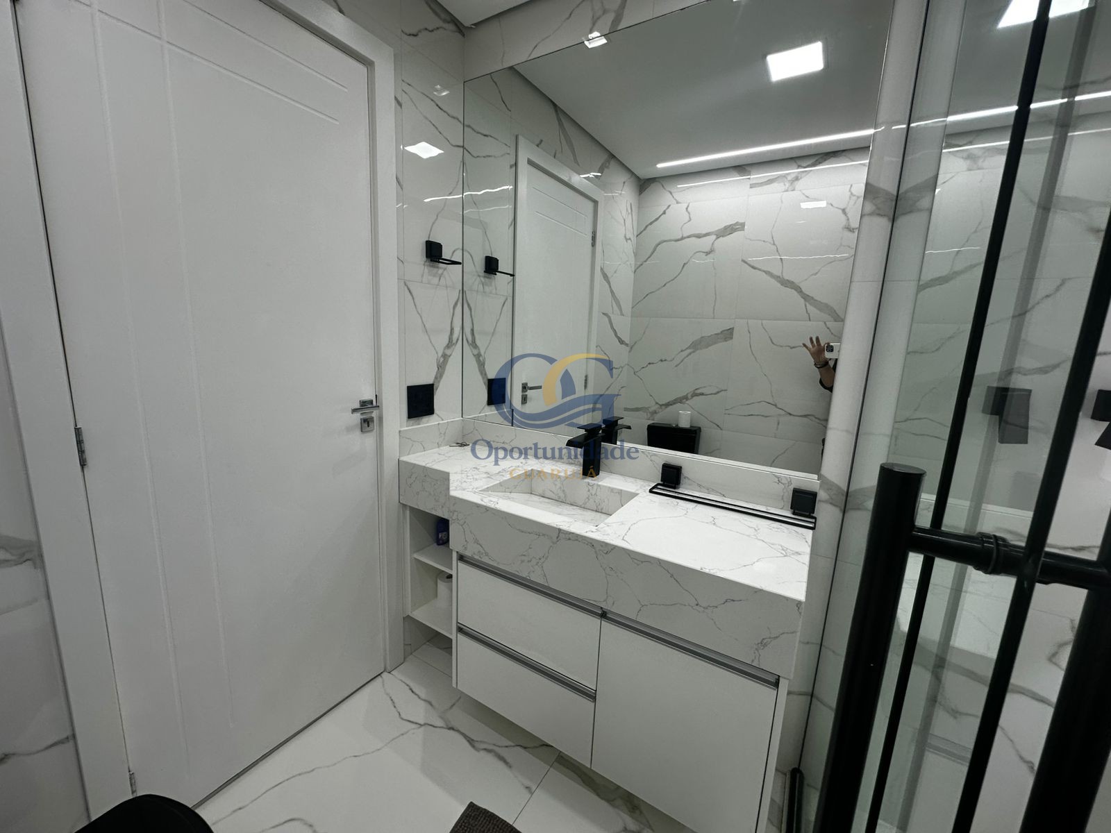 Apartamento na Praia das Pitangueiras, Guarujá - SP