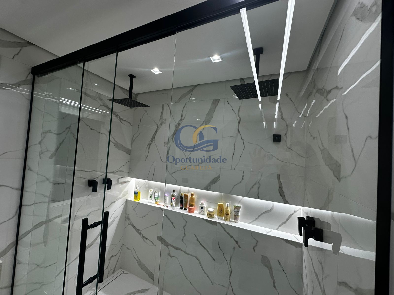 Apartamento na Praia das Pitangueiras, Guarujá - SP