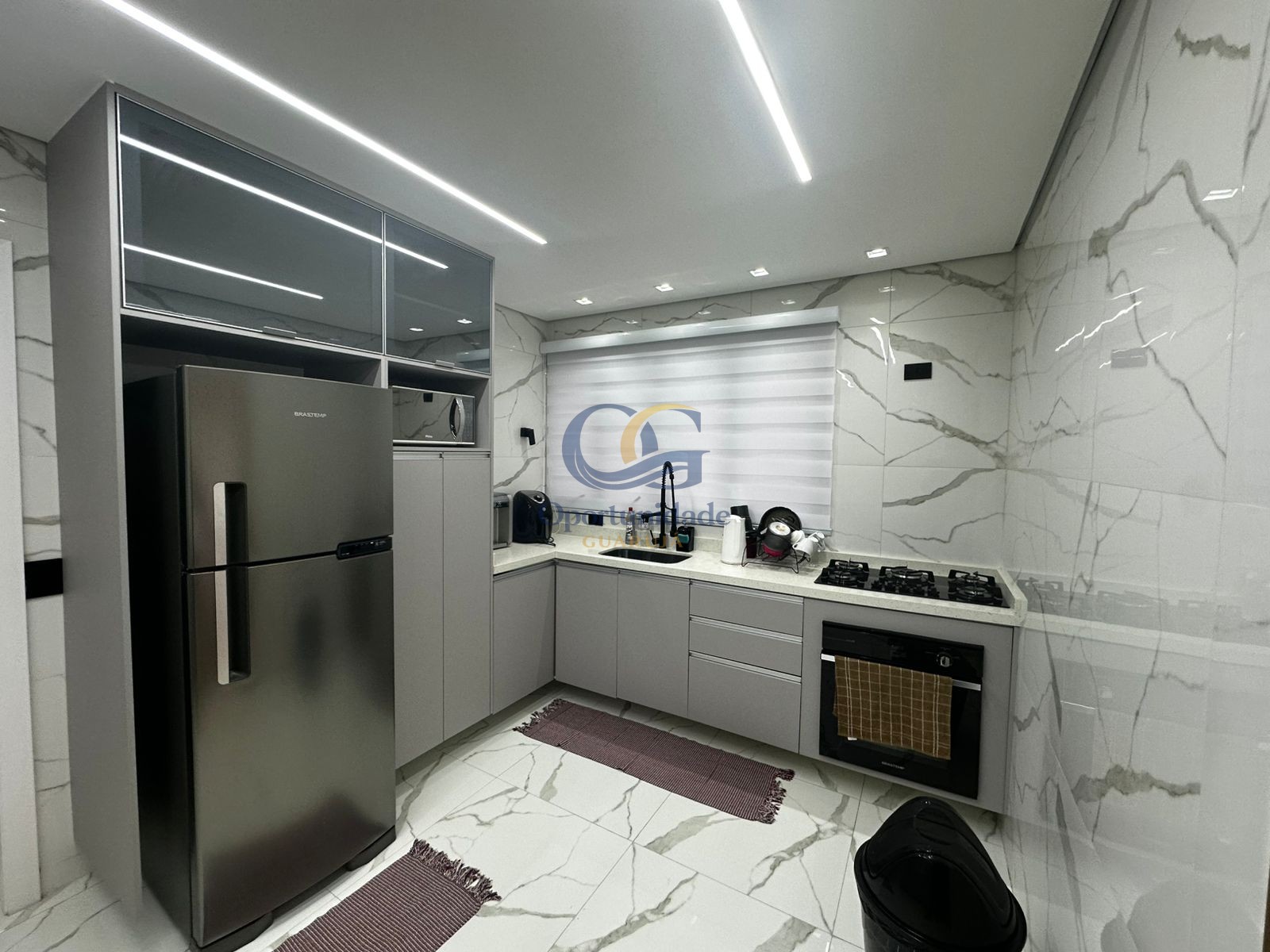Apartamento na Praia das Pitangueiras, Guarujá - SP