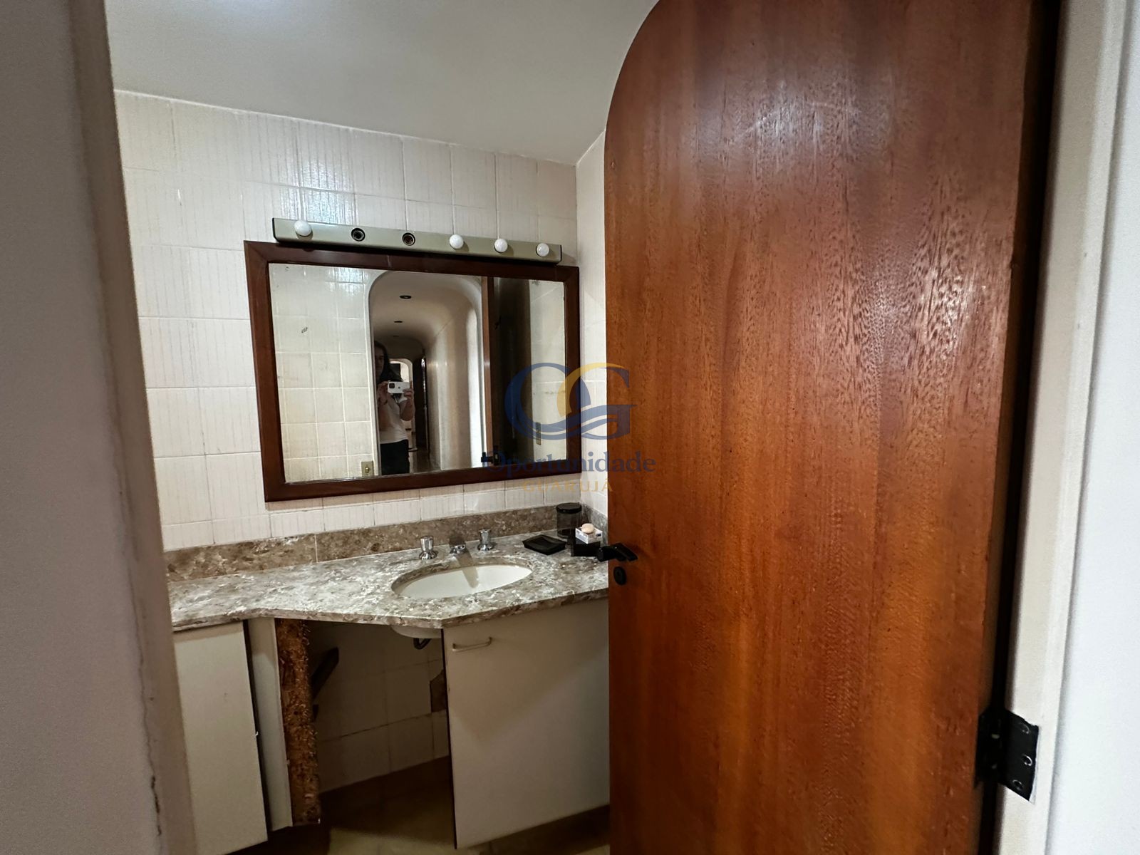 Apartamento na Praia das Pitangueiras, Guarujá - SP