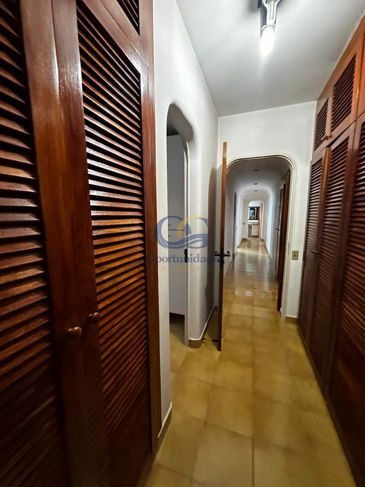 Apartamento na Praia das Pitangueiras, Guarujá - SP