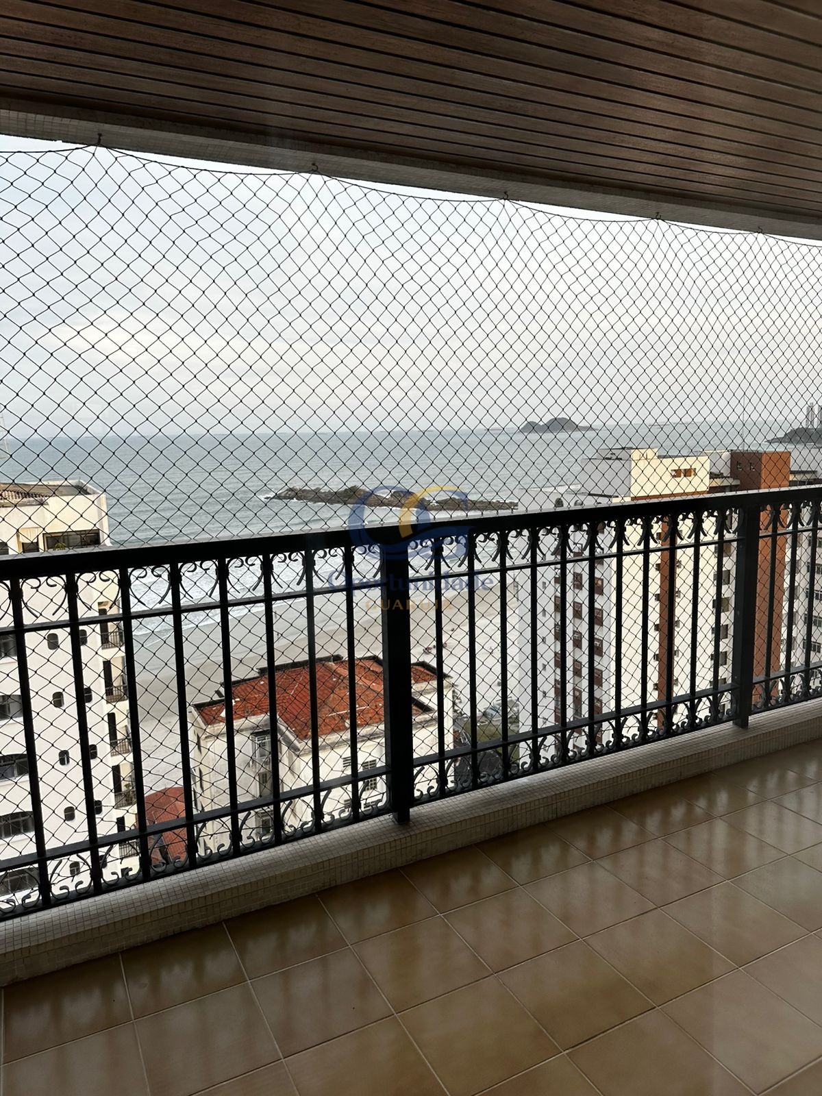 Apartamento na Praia das Pitangueiras, Guarujá - SP