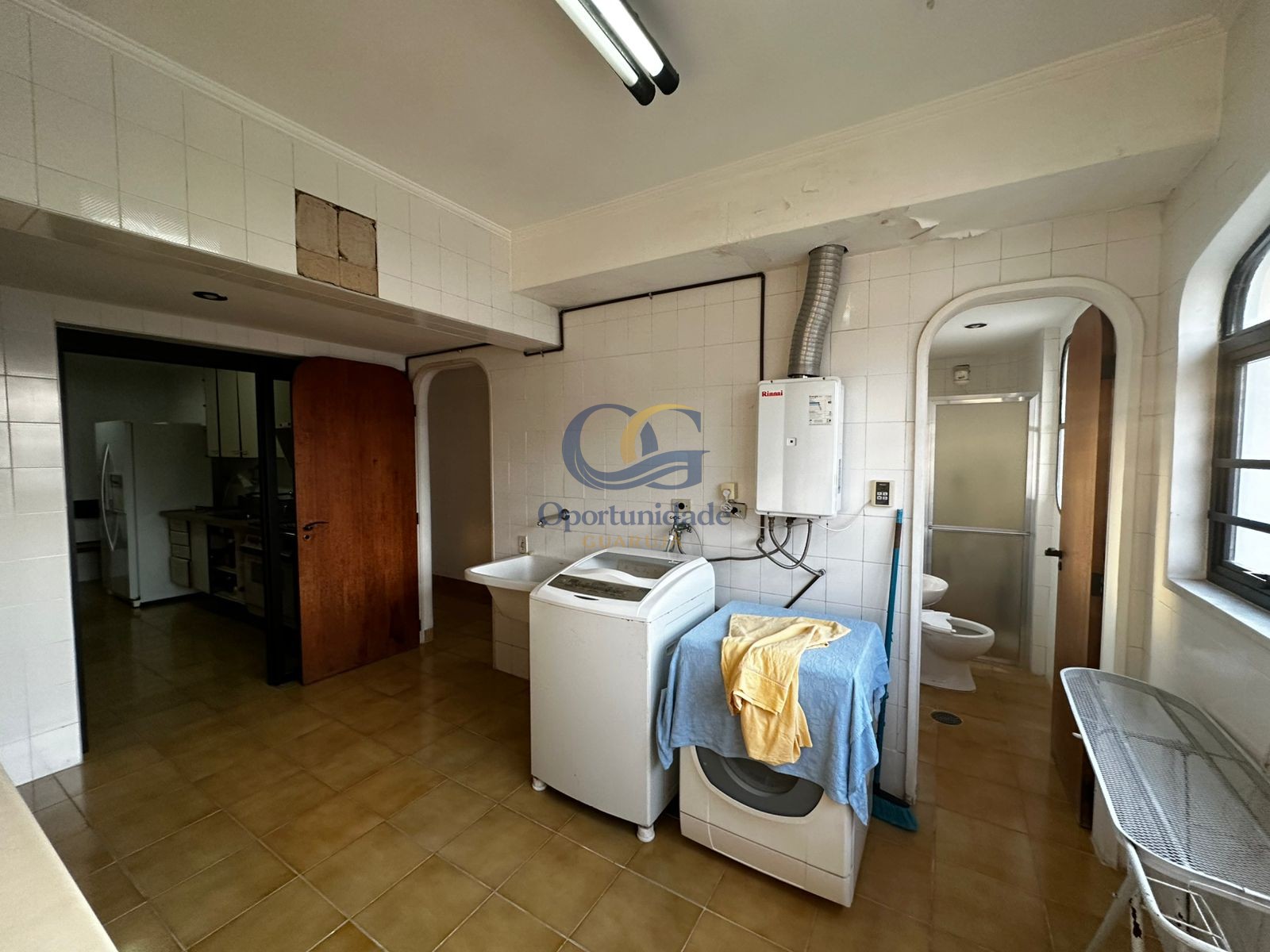 Apartamento na Praia das Pitangueiras, Guarujá - SP