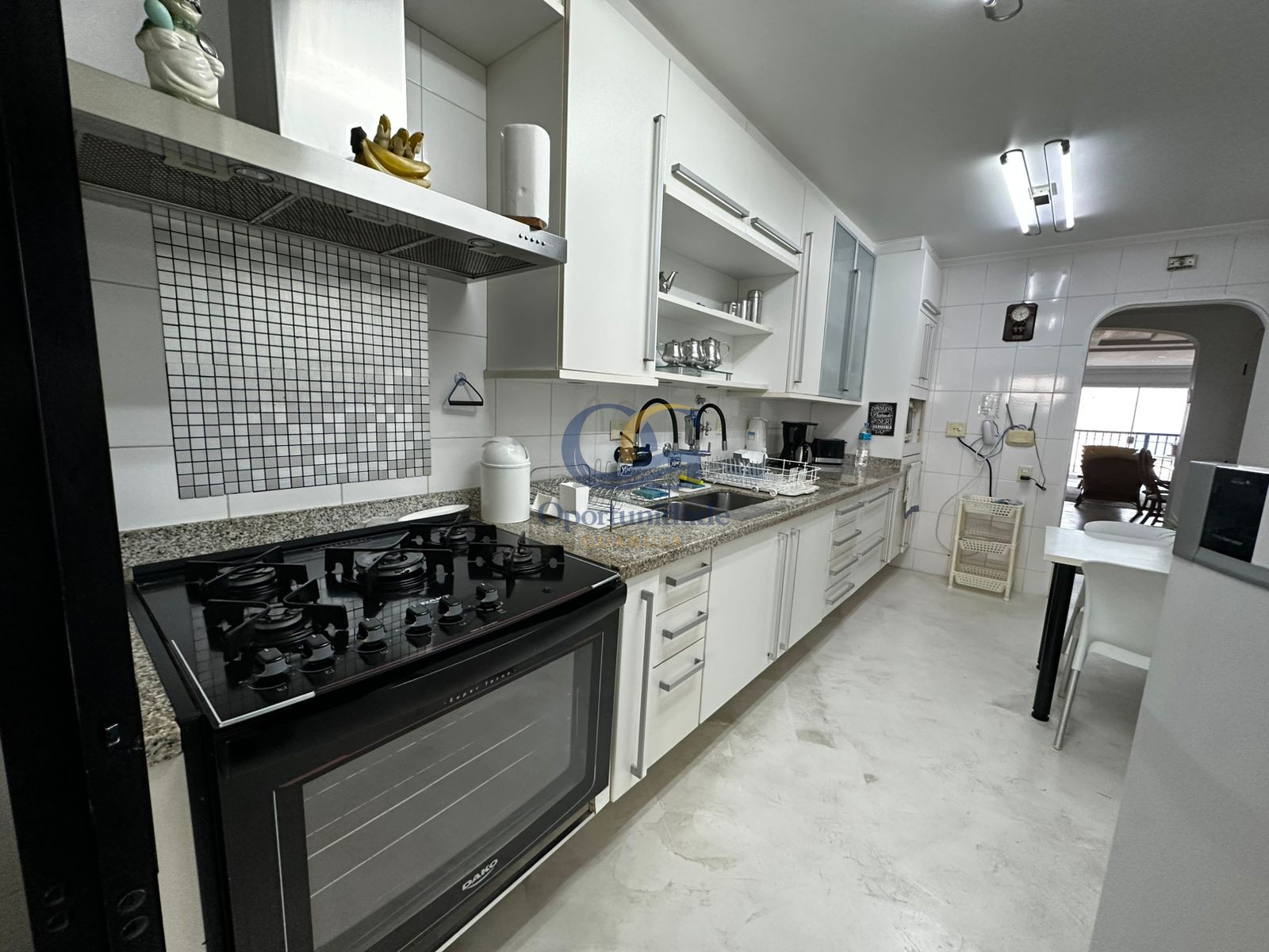 Apartamento na Praia das Pitangueiras, Guarujá - SP