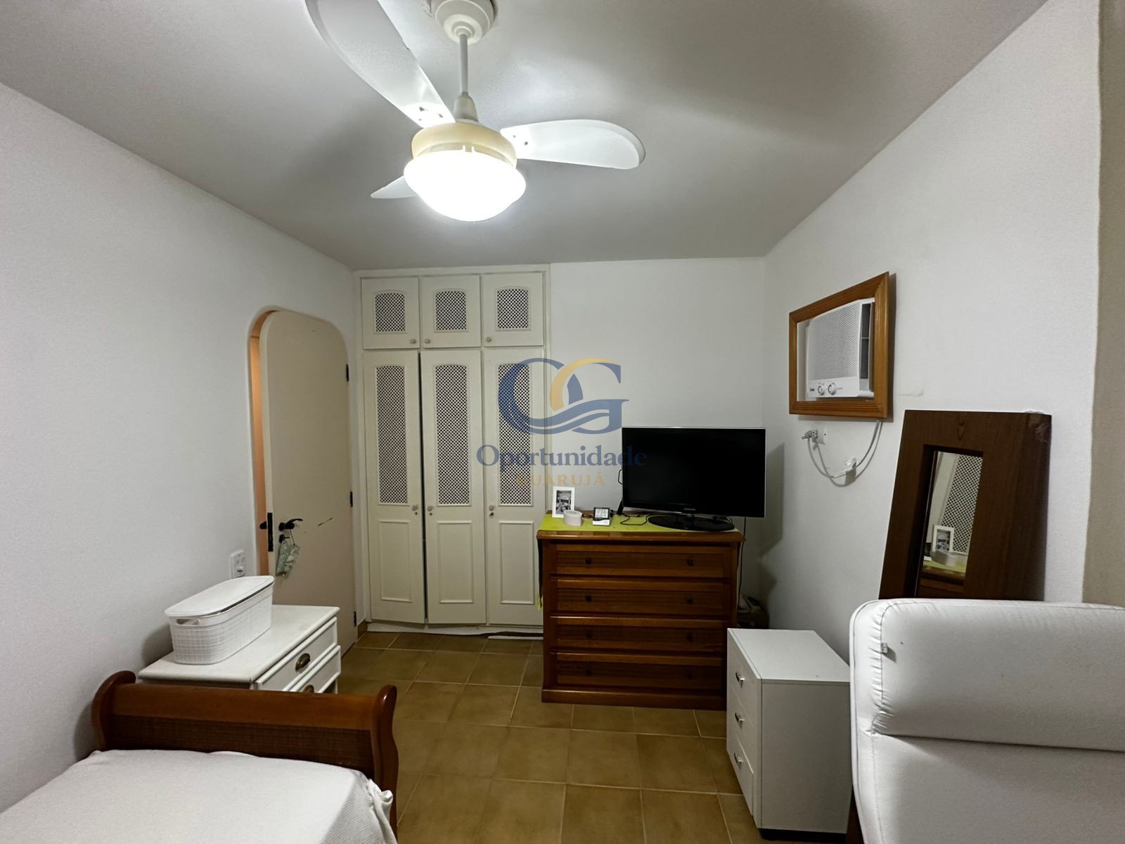 Apartamento na Praia das Pitangueiras, Guarujá - SP