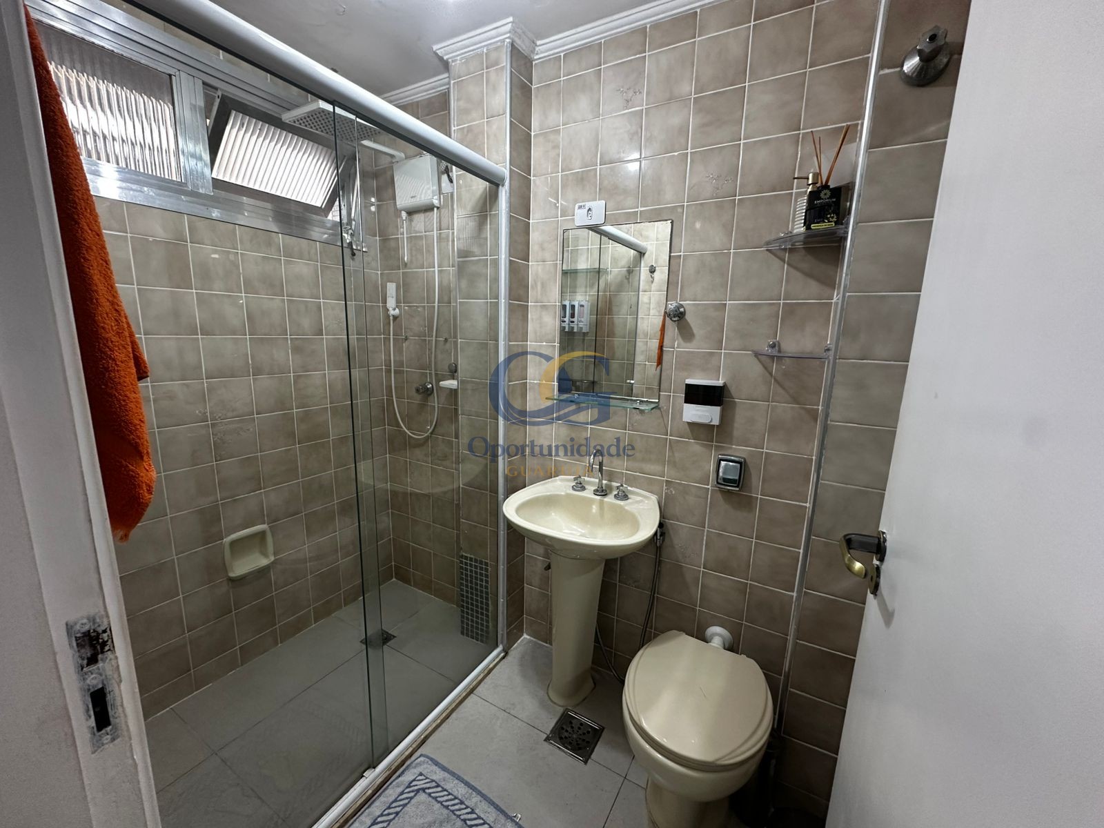 Apartamento na Praia das Pitangueiras, Guarujá - SP