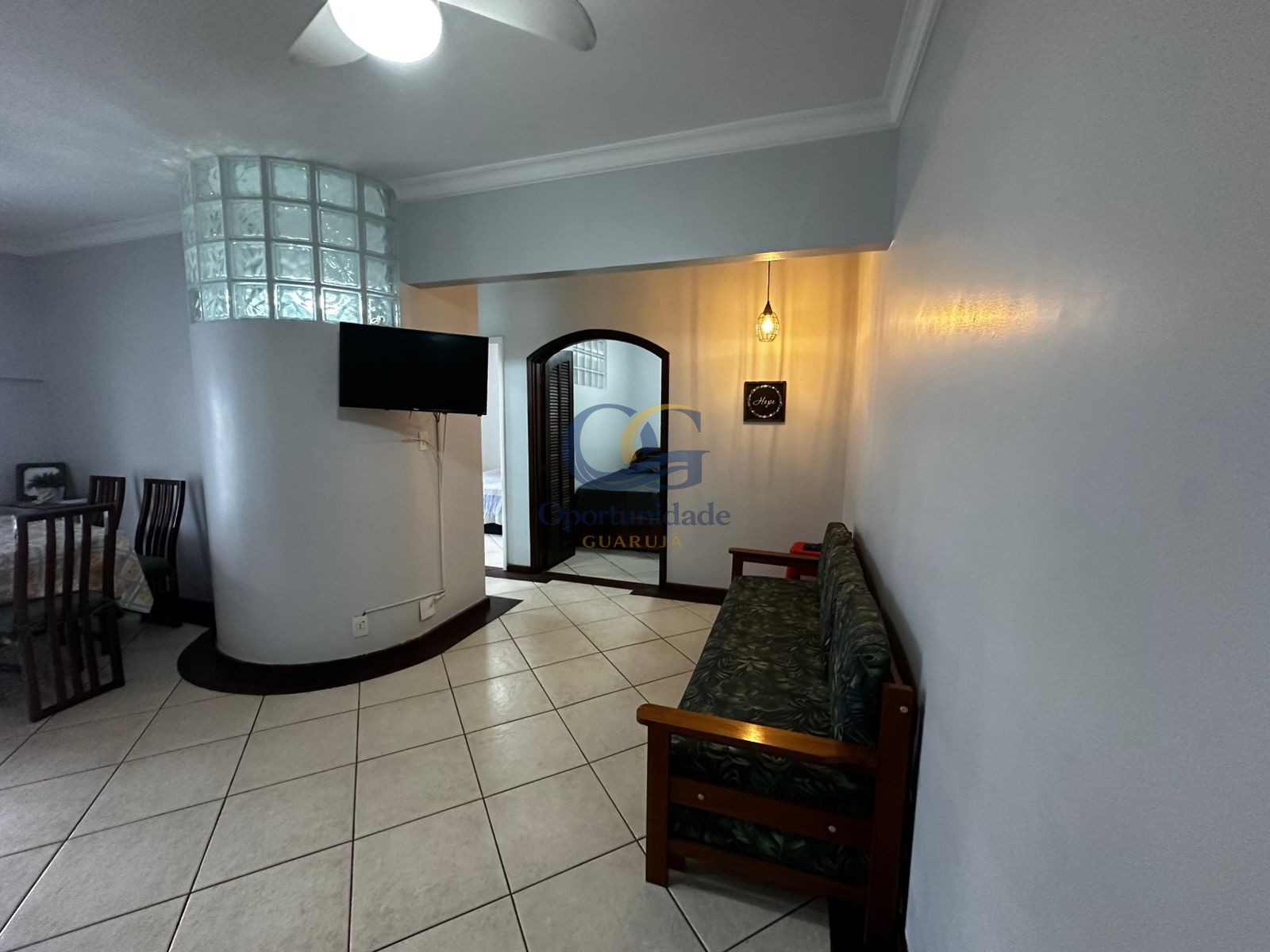 Apartamento na Praia das Pitangueiras, Guarujá - SP