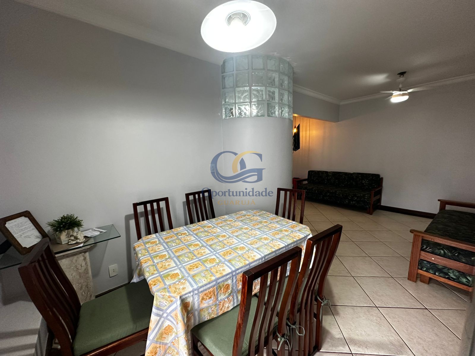 Apartamento na Praia das Pitangueiras, Guarujá - SP