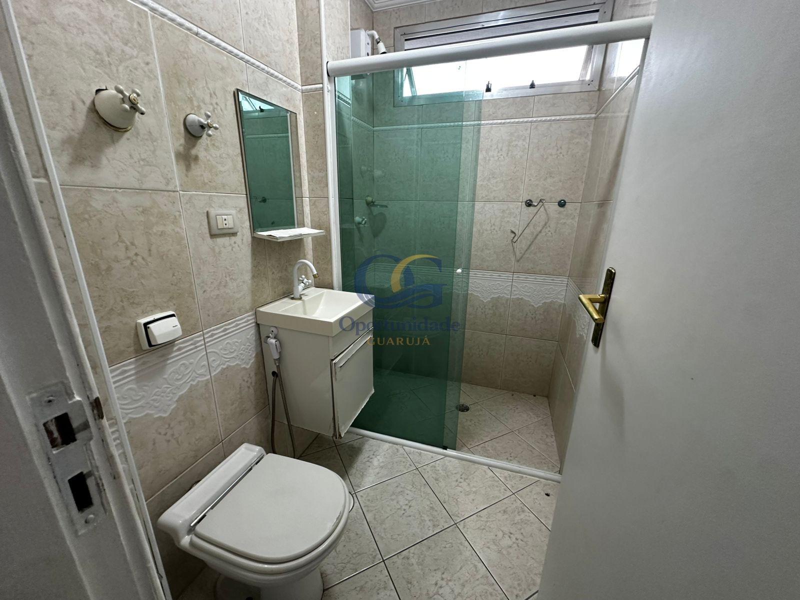 Apartamento na Praia das Pitangueiras, Guarujá - SP