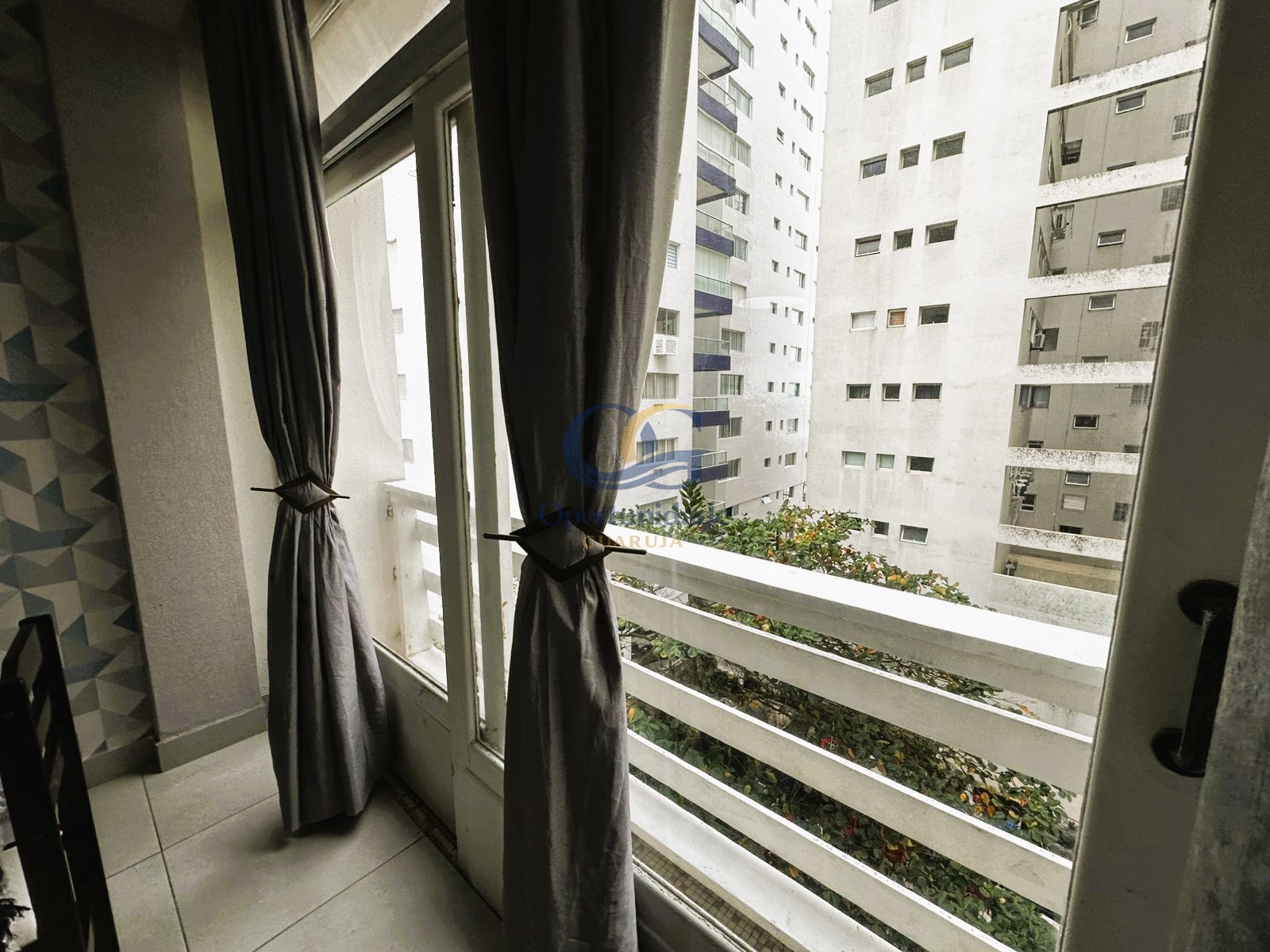 Apartamento na Praia das Pitangueiras, Guarujá - SP