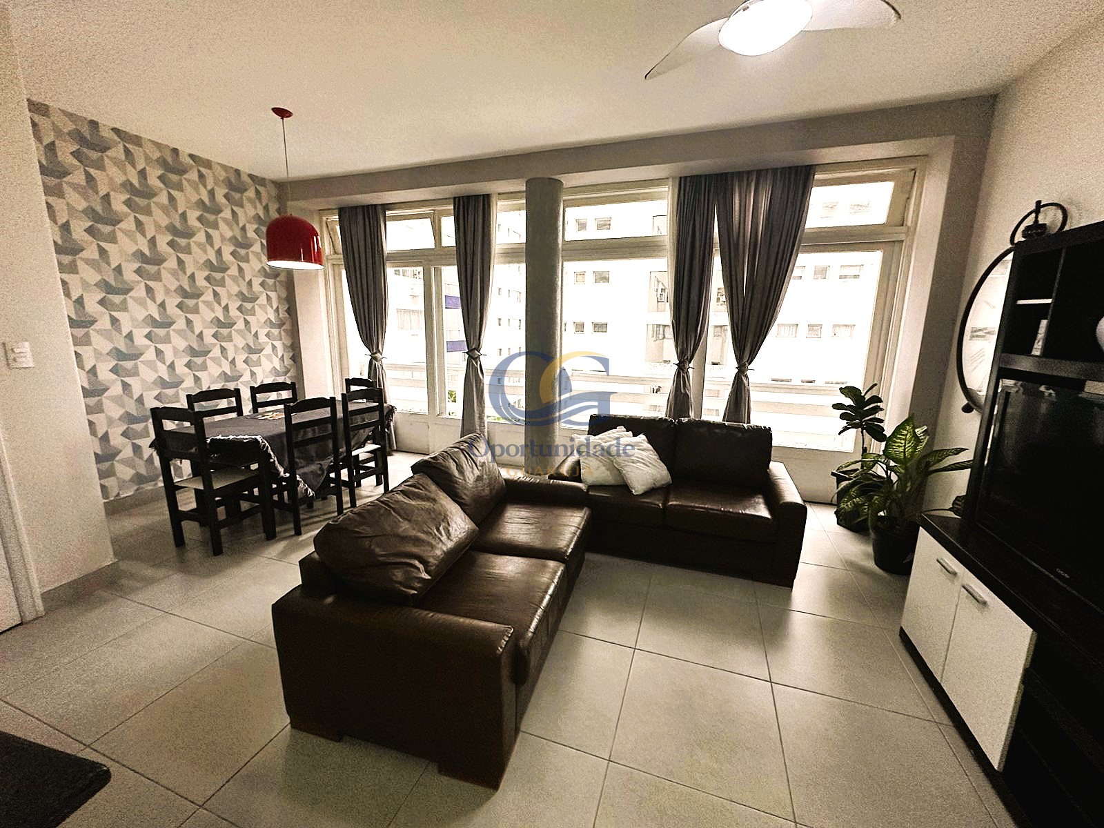 Apartamento na Praia das Pitangueiras, Guarujá - SP
