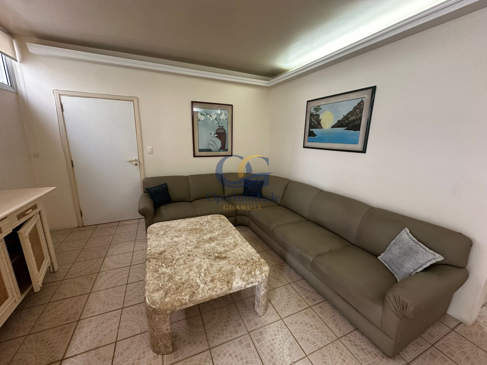Apartamento na Praia das Pitangueiras, Guarujá - SP