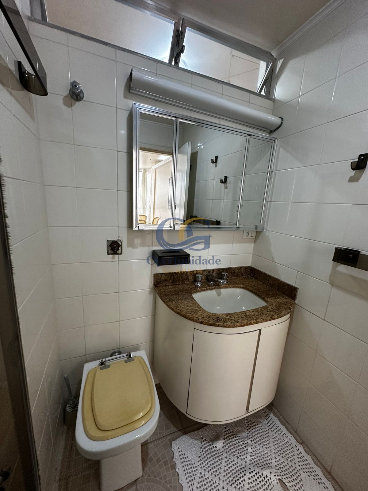 Apartamento na Praia das Pitangueiras, Guarujá - SP