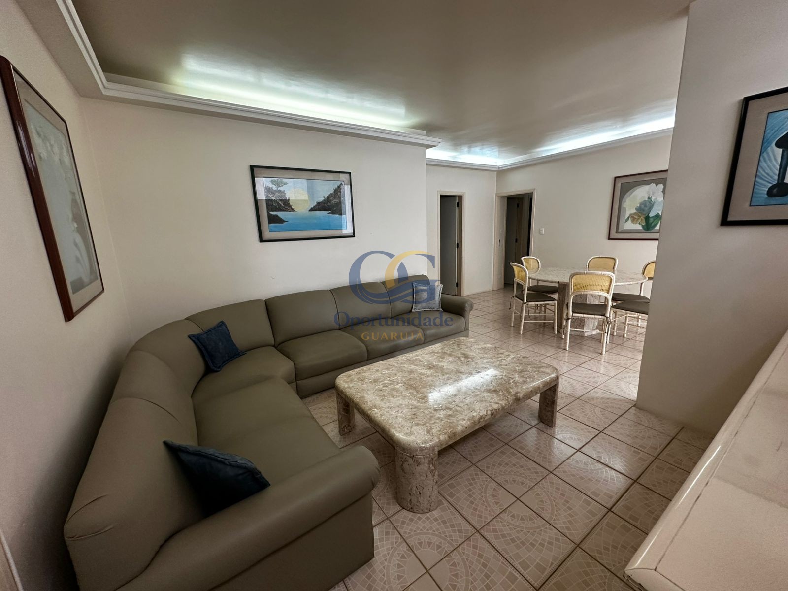 Apartamento na Praia das Pitangueiras, Guarujá - SP