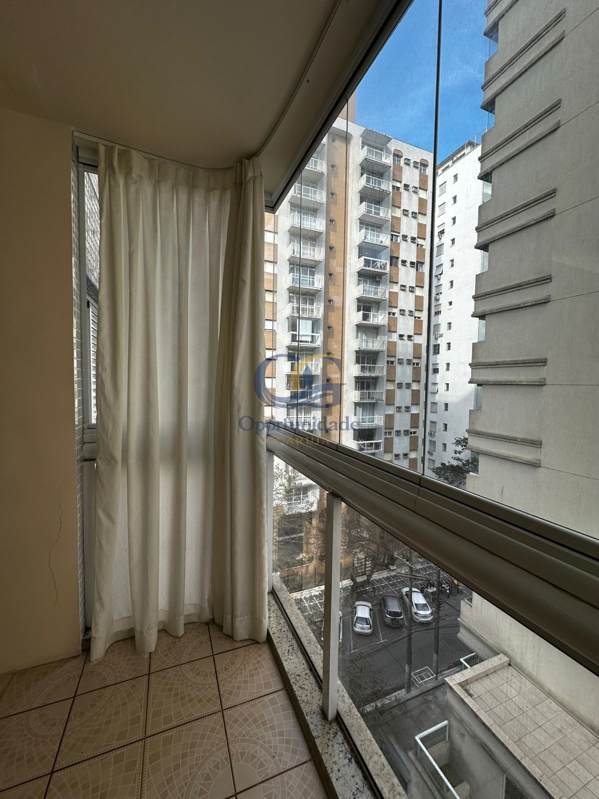 Apartamento na Praia das Pitangueiras, Guarujá - SP
