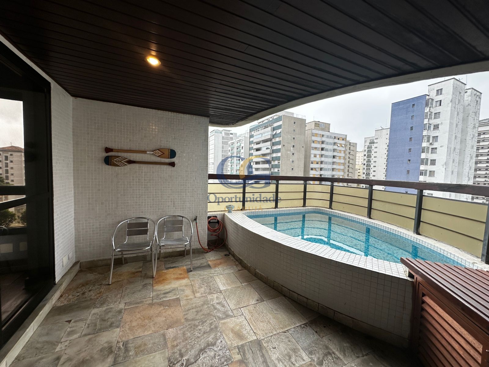 Apartamento na Praia das Pitangueiras, Guarujá - SP