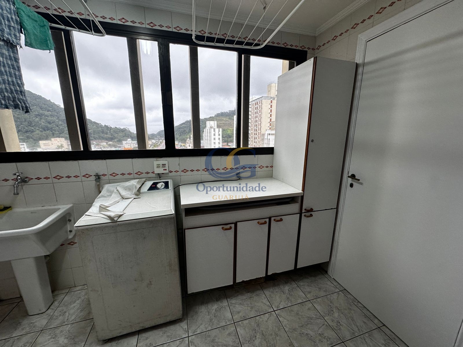 Apartamento na Praia das Pitangueiras, Guarujá - SP