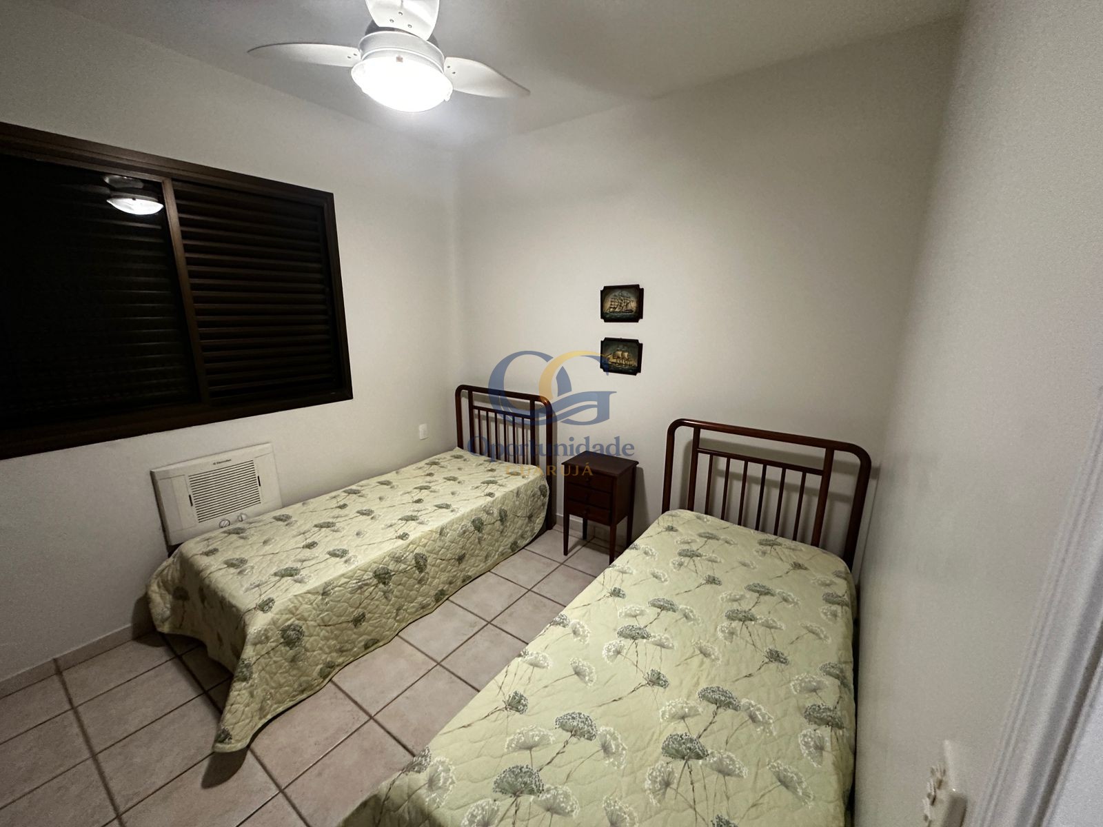 Apartamento na Praia das Pitangueiras, Guarujá - SP