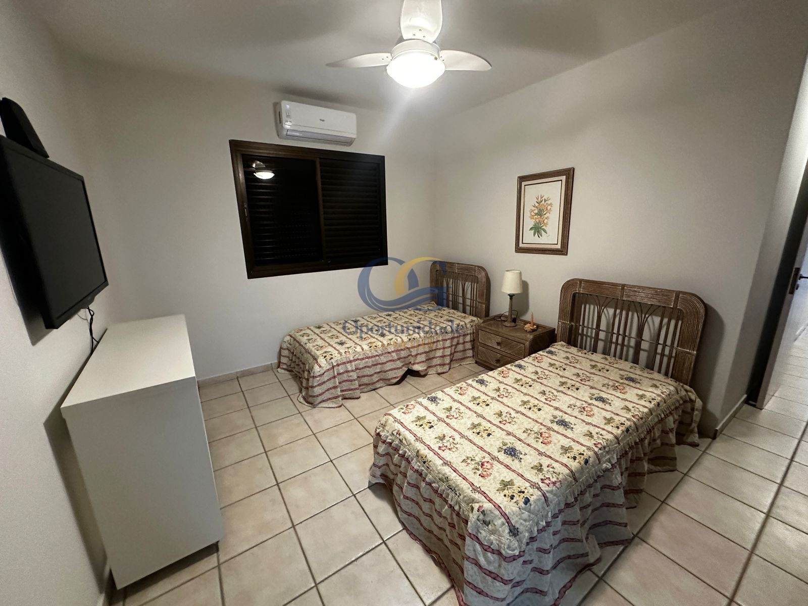 Apartamento na Praia das Pitangueiras, Guarujá - SP