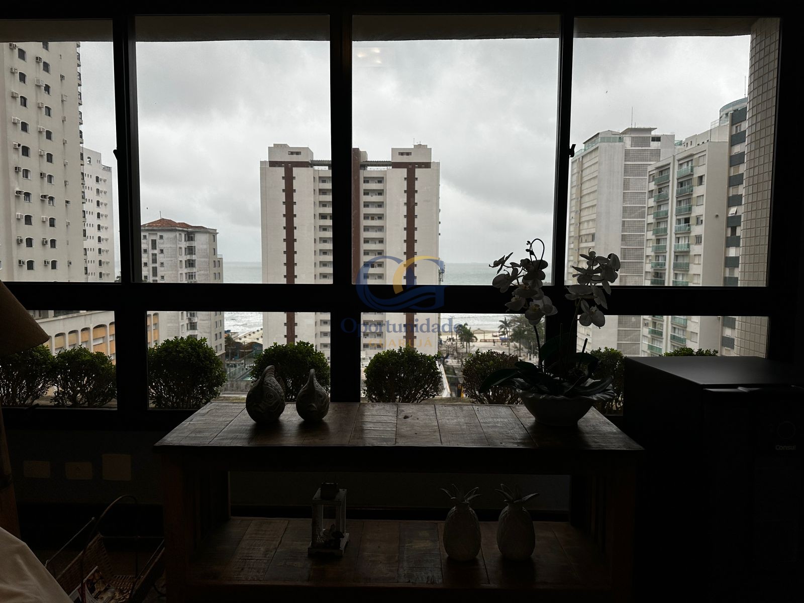 Apartamento na Praia das Pitangueiras, Guarujá - SP